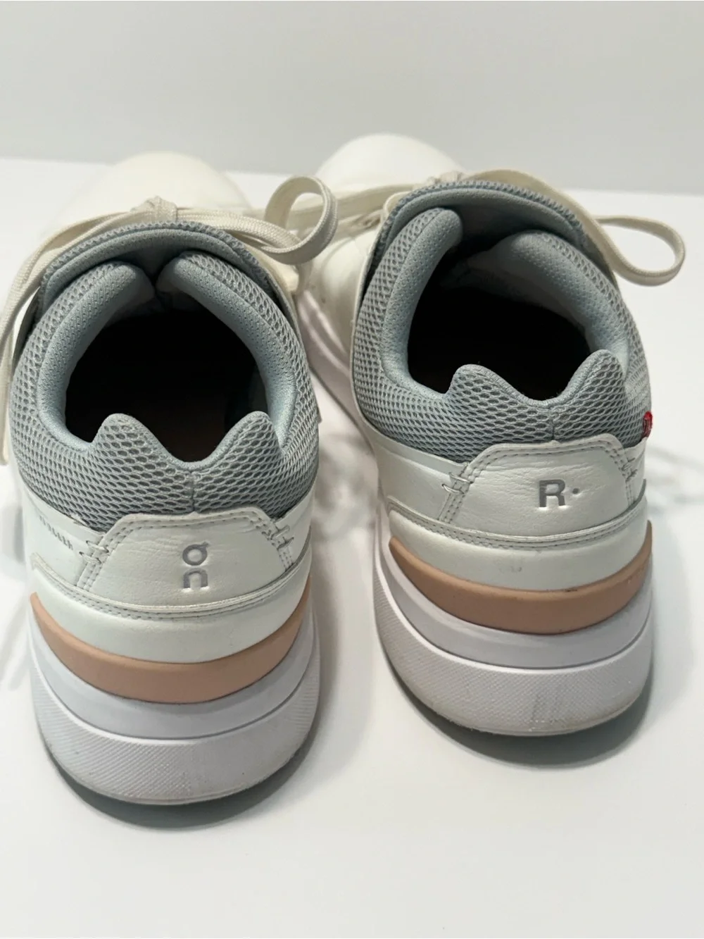On Cloud The Roger Advantage 2 Women's Sneakers Size 9 White Grey